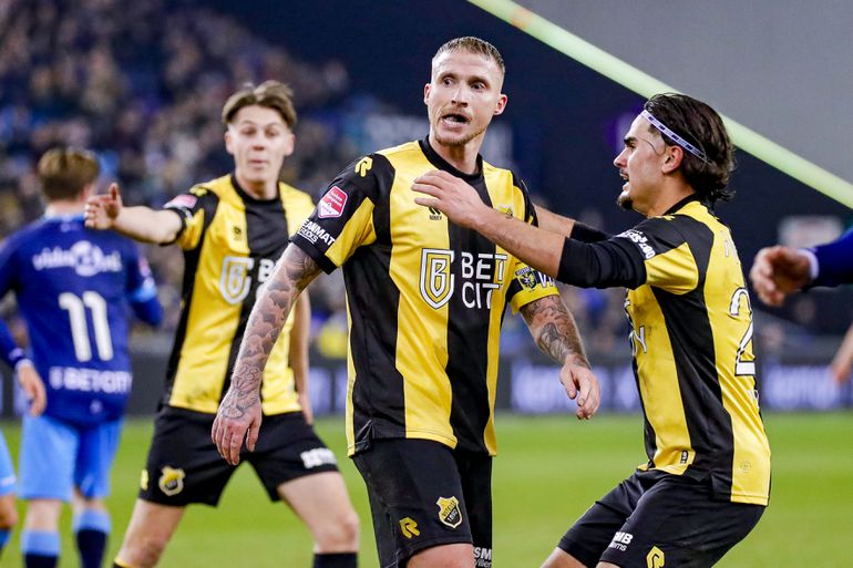 Vitesse kruipt uit heel diep dal door heugelijk nieuws: 'Dit voorkomt onzekerheid'