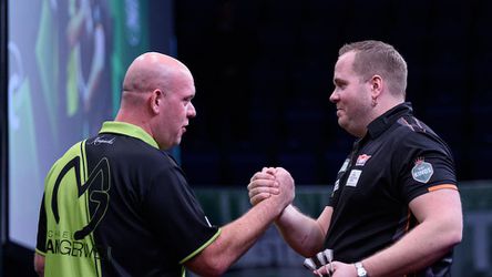 Michael van Gerwen na zege bij Dutch Darts Masters: 'Dirk van Duijvenbode was slordig'