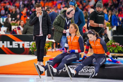 Paniek op World Cup in Inzell: opmerkelijk moment heeft gevolgen voor topschaatssters Jutta Leerdam en Femke Kok
