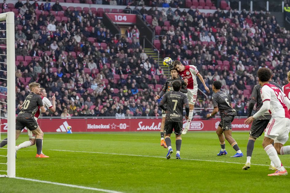 Ajax is Baas in eigen huis en klimt over Feyenoord heen naar tweede plek Eredivisie
