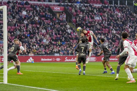 Ajax is Baas in eigen huis en klimt over Feyenoord heen naar tweede plek Eredivisie