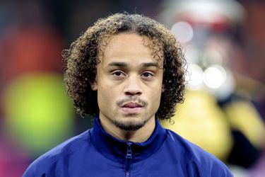 Oranje-international Xavi Simons openhartig over slopende ziekte van oma: 'Het is heel verdrietig'