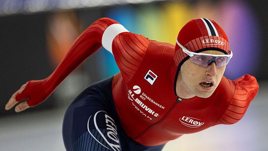 Topschaatser Sander Eitrem rondt opzienbarende recordrit opvallend fris af: 'Ik had tijd om het te vieren'