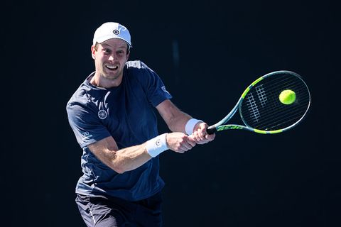 LIVE Australian Open | Novak Djokovic behandeld na val in duel met 'reuzendoder' Botic van de Zandschulp