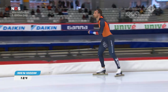 Merkwaardige actie Kjeld Nuis: topschaatser stopt na paar meter al met schaatsen op 1000 meter