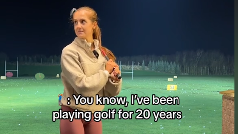 Video | Professioneel golfster 'gemansplaind' tijdens training: 'Zie je hoeveel beter dat was?'