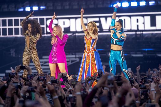 Red Bull-teambaas Chris Horner krijgt steun van de Spice Girls: 'We zitten in een Whatsapp-groep'