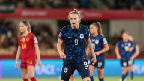 Vivianne Miedema droomt nog van olympisch ticket: 'Meer de bal tegen Duitsland'