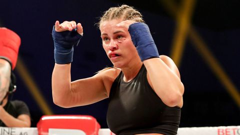 MMA-vechtster Paige VanZant showt nieuwe hobby: paaldansen