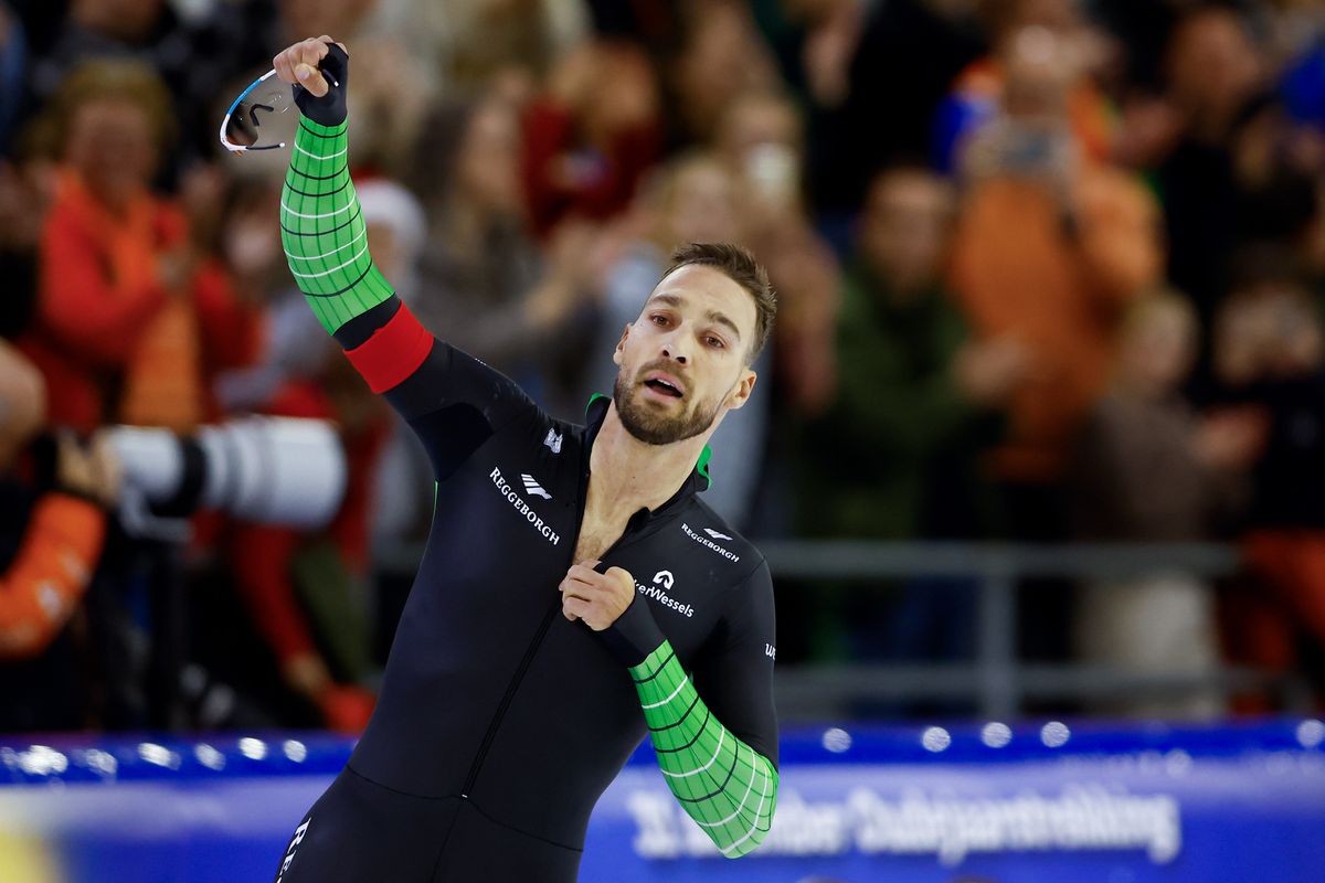 NK sprint | Kjeld Nuis schaatst in vierde Thialf-tijd ooit naar winst op 1000 meter