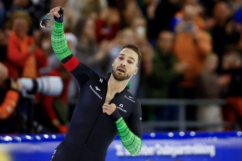 NK sprint | Kjeld Nuis schaatst in vierde Thialf-tijd ooit naar winst op 1000 meter