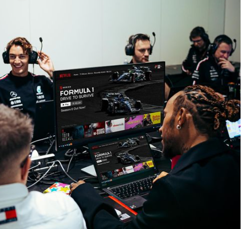 Van 'Toto Recall' tot 'Shovactually', Mercedes-post met neppe Netflix-films gaat viraal