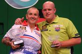 Michael van Gerwen en Phil Taylor ©ANP