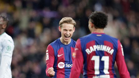 Frenkie de Jong scoort en krijgt complimenten na zege FC Barcelona