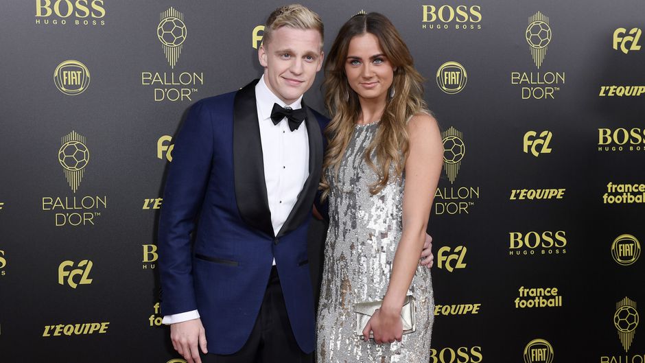 Foto | Donny van de Beek en Estelle Bergkamp verwelkomen tweede kindje