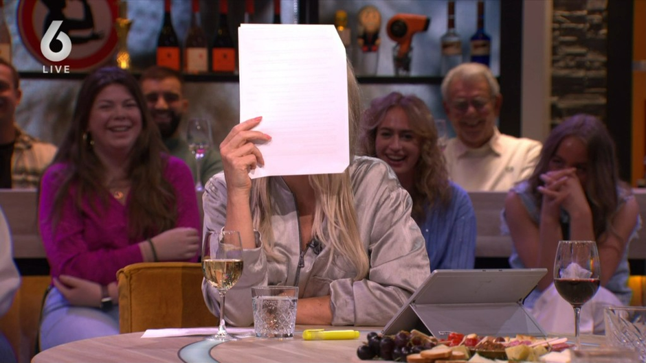 Zéér ongemakkelijk moment Hélène Hendriks bij Vandaag Inside na 'grap': 'Sorry, dat was iets te grof'