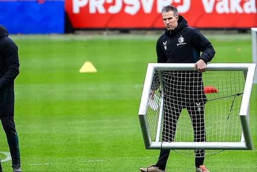 Robin van Persie schuwt het vuile werk niet bij terugkeer als hoofdtrainer van Feyenoord