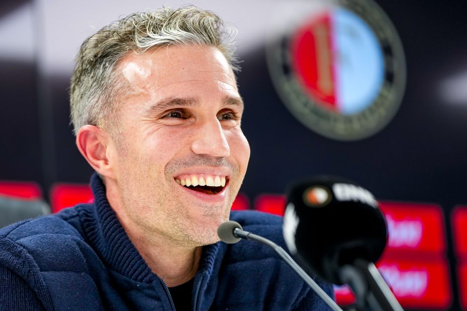 Robin van Persie lacht om 'sneer' richting Heerenveen: 'Uiteindelijk heb ik daar geen invloed op'