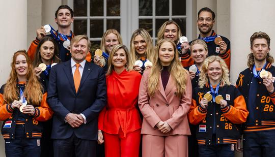 Onderonsje Jutta Leerdam en prinses Amalia: koningshuis deelt bijzondere beelden