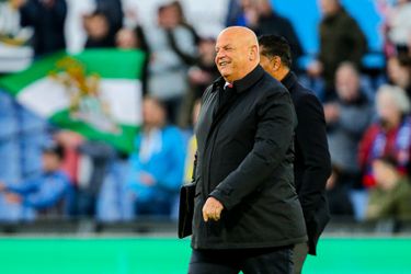 Feyenoord-icoon laat zich uit over stormachtige situatie van de club: 'Daar zijn wel wat foutjes gemaakt'