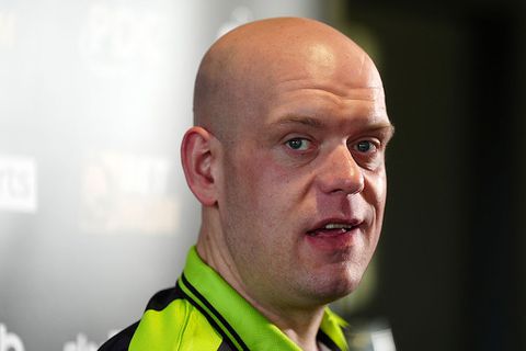 Zorgen rond topdarter Michael van Gerwen (36) nemen toe: 'Hij heeft heel erg veel pijn'