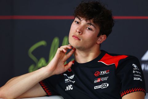 Vroege schorsing dreigt voor Formule 1-coureur Oliver Bearman door karrenvracht aan strafpunten