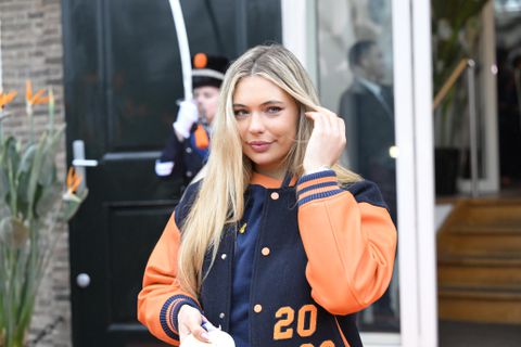 Jutta Leerdam blij met prachtige beloning tijdens huldiging na Winterspelen: 'Een hele eer, dankjewel'