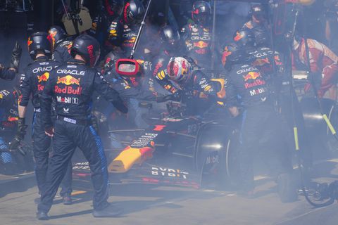 Uitgevallen Max Verstappen krijgt een 1 van de buitenlandse pers: 'Het onmogelijke is gebeurd'