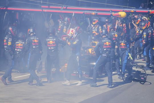 Brand in de Red Bull: Max Verstappen valt al vroeg uit tijdens GP Australië