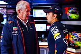 Helmut Marko in gesprek met Sergio Pérez © Getty Images