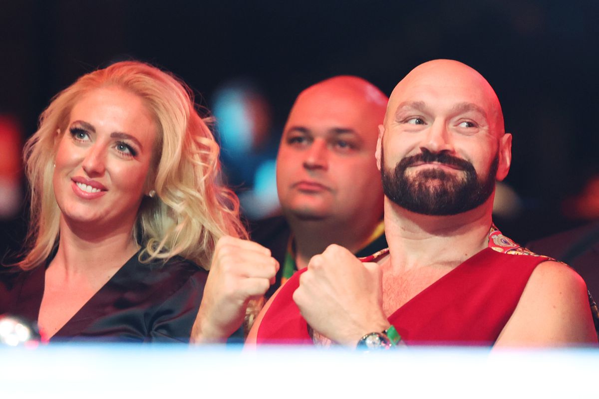 Bokser Tyson Fury hint naar achtste kind met vrouw Paris