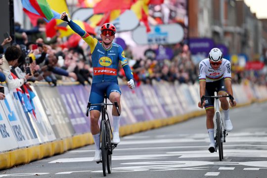 Mathieu van der Poel blijkt te kloppen: Mads Pedersen verslaat wereldkampioen in Gent-Wevelgem