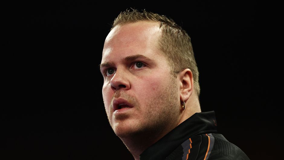 Darter Dirk van Duijvenbode tijd vastgehouden op vliegveld: 'Ze dachten dat het een bom was'