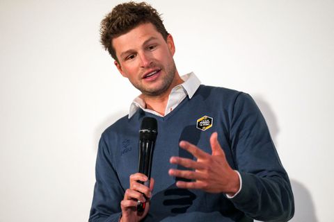 Zoontje (3) Sven Kramer moet aan de bak na optreden Mathieu van der Poel: 'Ik ga een machine van hem maken'