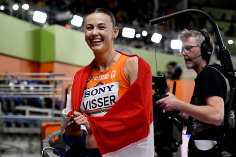 Atletiekcoach beleeft 'intens kwartiertje' op WK indoor met vriendin Nadine Visser: 'Nu valt het goed'
