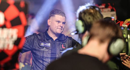 Belgische topdarter (30) zoekt 'professionele hulp' na moeizame periode: 'Ga niet bij de pakken neerzitten'