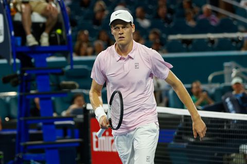 Toptennisser Jannik Sinner zit Novak Djokovic met ijzersterke reeks in de weg