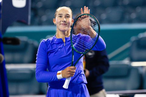 Piepjonge toptennisster beschuldigd van 'expres fouten maken': 'Ze kan de druk niet aan'