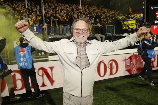 Clubicoon Henk de Jong geniet met volle teugen na promotie Cambuur: 'Ik ga wel écht dronken worden'