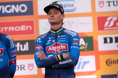 Topwielrenner Mathieu van der Poel krijgt steun na veelbesproken actie: 'Gelijk heeft hij'