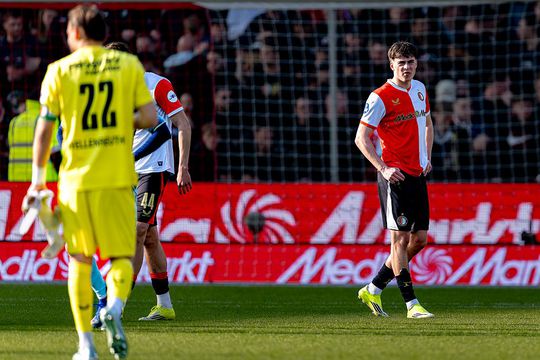 Jonge Feyenoorder schrijft historie in eigen land en is apetrots: 'Thuis zullen ze blij zijn met nog een trofee'