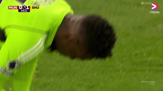 André Onana gaat gruwelijk in de fout: doelman blundert bij Manchester United
