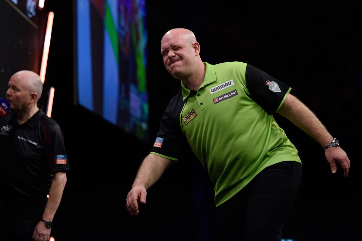 Oud-winnaar Premier League Darts spreekt zich uit over Michael van Gerwen: 'Hij moet een betere balans vinden'