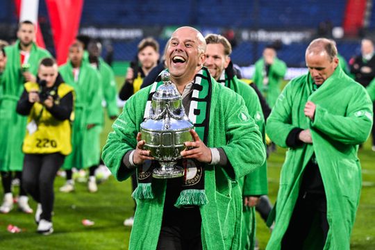 'Arne Slot is zo overtuigd van project bij Liverpool dat hij al naar huizen speurt in Engeland'