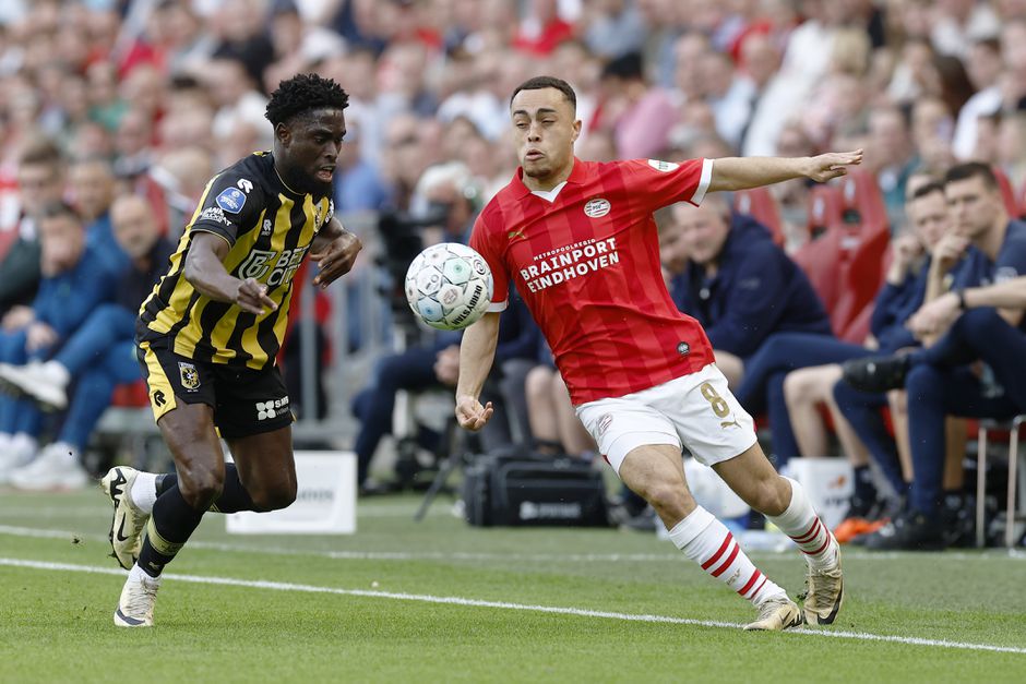 Peter Bosz bevestigt zware blessure Sergiño Dest, maar wil hem behouden: 'Hij zal zelf uitleg bieden een dezer dagen'