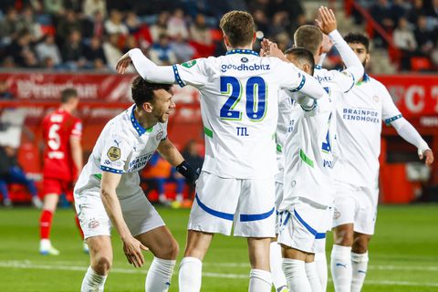 'PSV liet maar weer eens pijnlijk zien dat het allang kampioen van Nederland had moeten zijn'