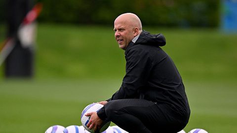 Arne Slot liep wond op bij AZ en zet die nu in bij Liverpool: 'Ik lig nog steeds in een deuk als ik dat zie'