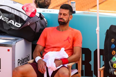 Toptennisser Novak Djokovic ontploft tijdens training en scheldt er op los