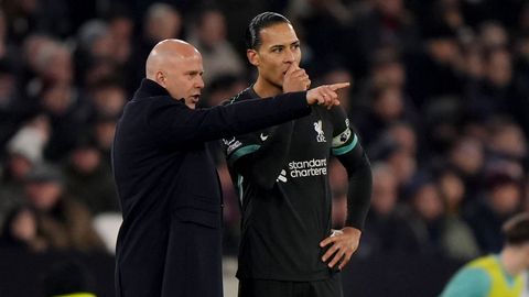 Arne Slot blikt terug op mooiste momenten bij Liverpool: 'Bijvoorbeeld dat met Virgil van Dijk'