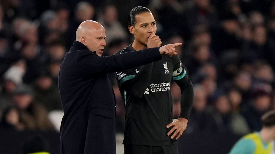 Arne Slot blikt terug op mooiste momenten bij Liverpool: 'Bijvoorbeeld dat met Virgil van Dijk'